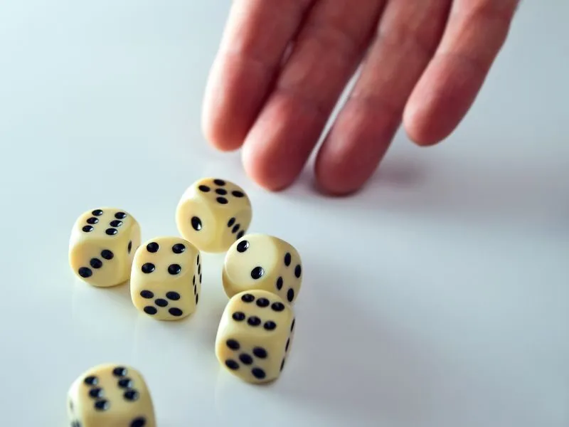 Phân tích khái niệm xóc đĩa online tiền thật